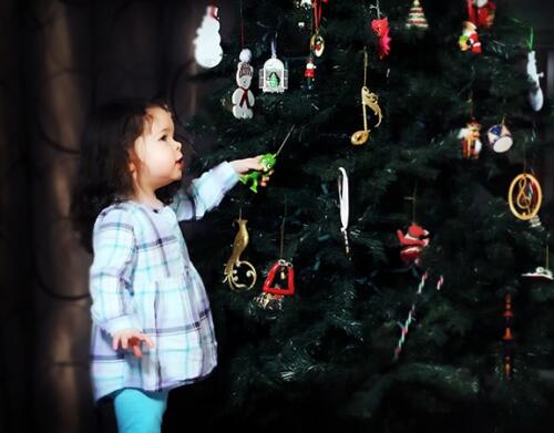 girl Christmas tree portrait