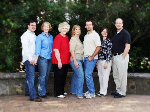 family portraits 7 family members outdoor pictures on location San Antonio Texas