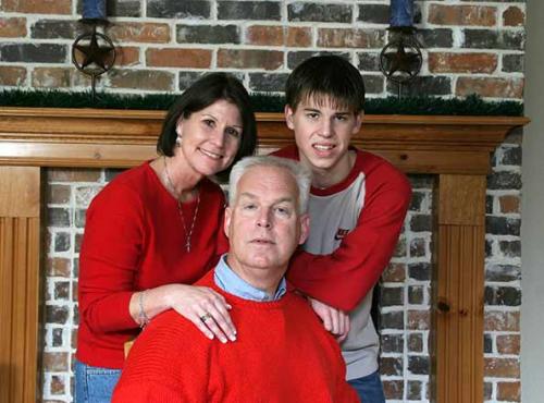 family-pictures-at-Christmas-home-san-antonio